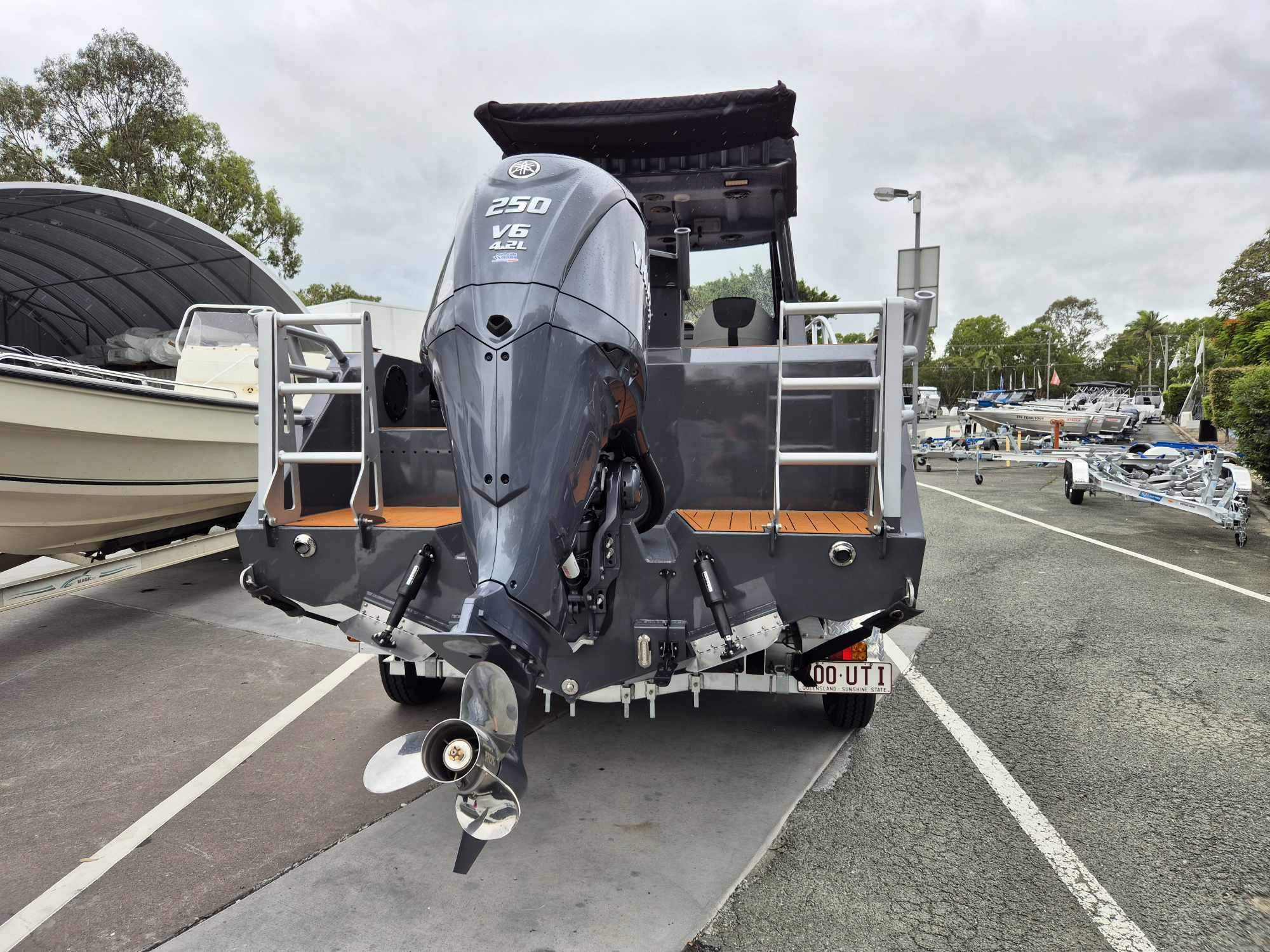 Profisher Boat 6.85m