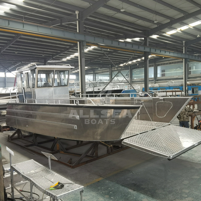 Landing Craft 9m Small Cabin