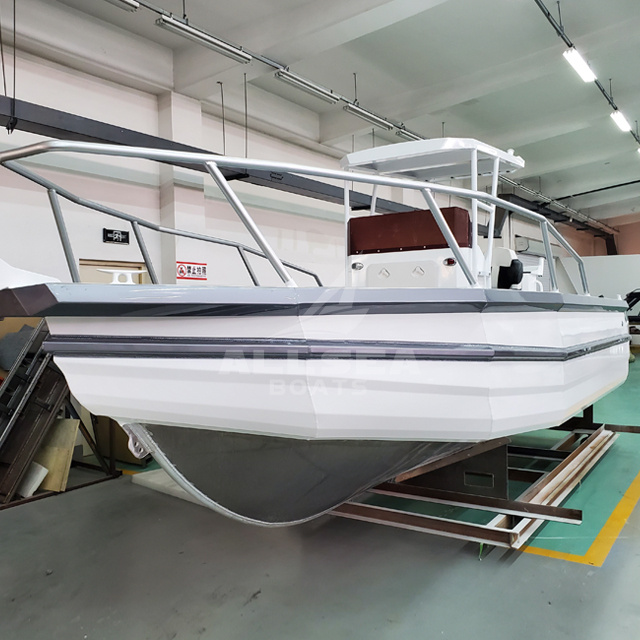 6.85m center console boat