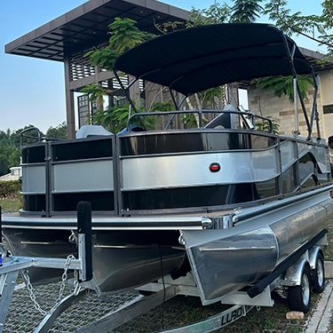 17ft Pontoon Boat