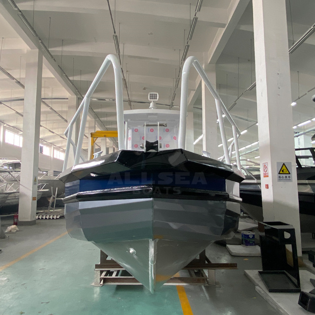 Leisure Offshore Sport Center Console Speed Boat