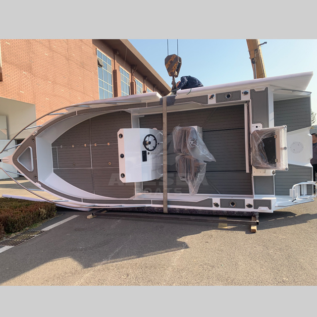 Modern Speed Racing Cruising Water Sport Yacht