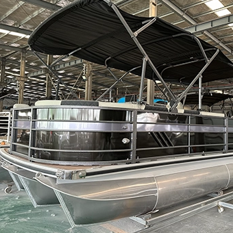 23ft Pontoon Boat